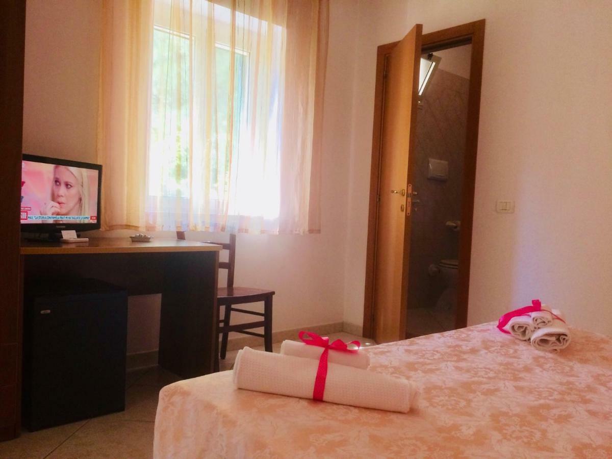 Azienda Agricola B&B Macchiaria Весте Екстериор снимка