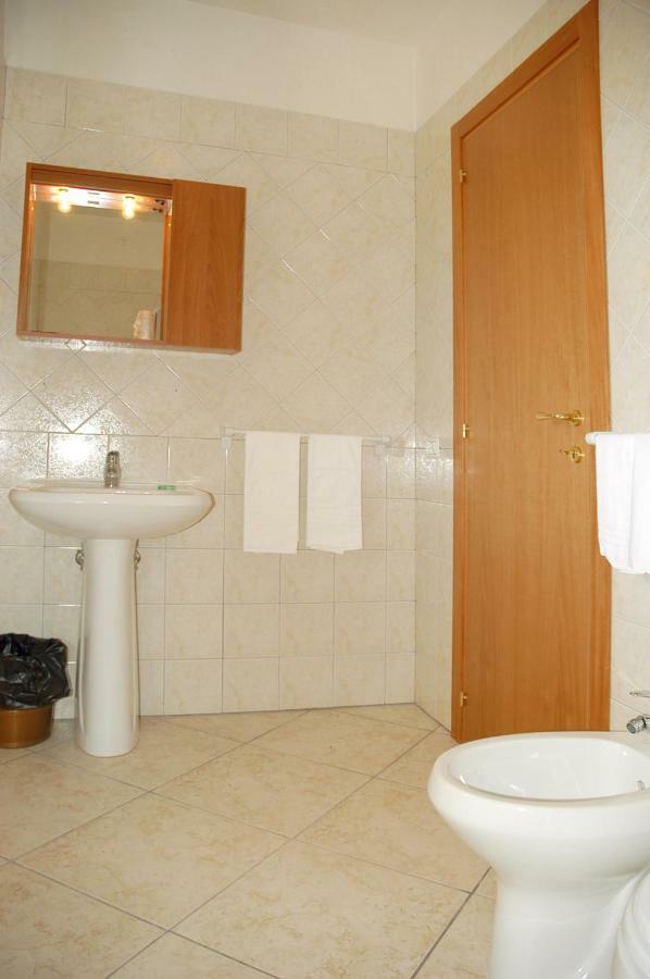 Azienda Agricola B&B Macchiaria Весте Екстериор снимка